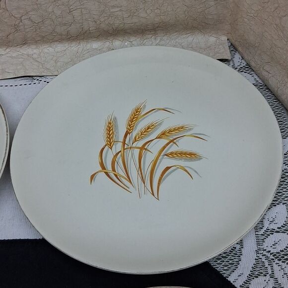 Set of 4 Elegant Wheat Design 9" Dinner Plates - Homer Laughlin - Picture 4 of 7